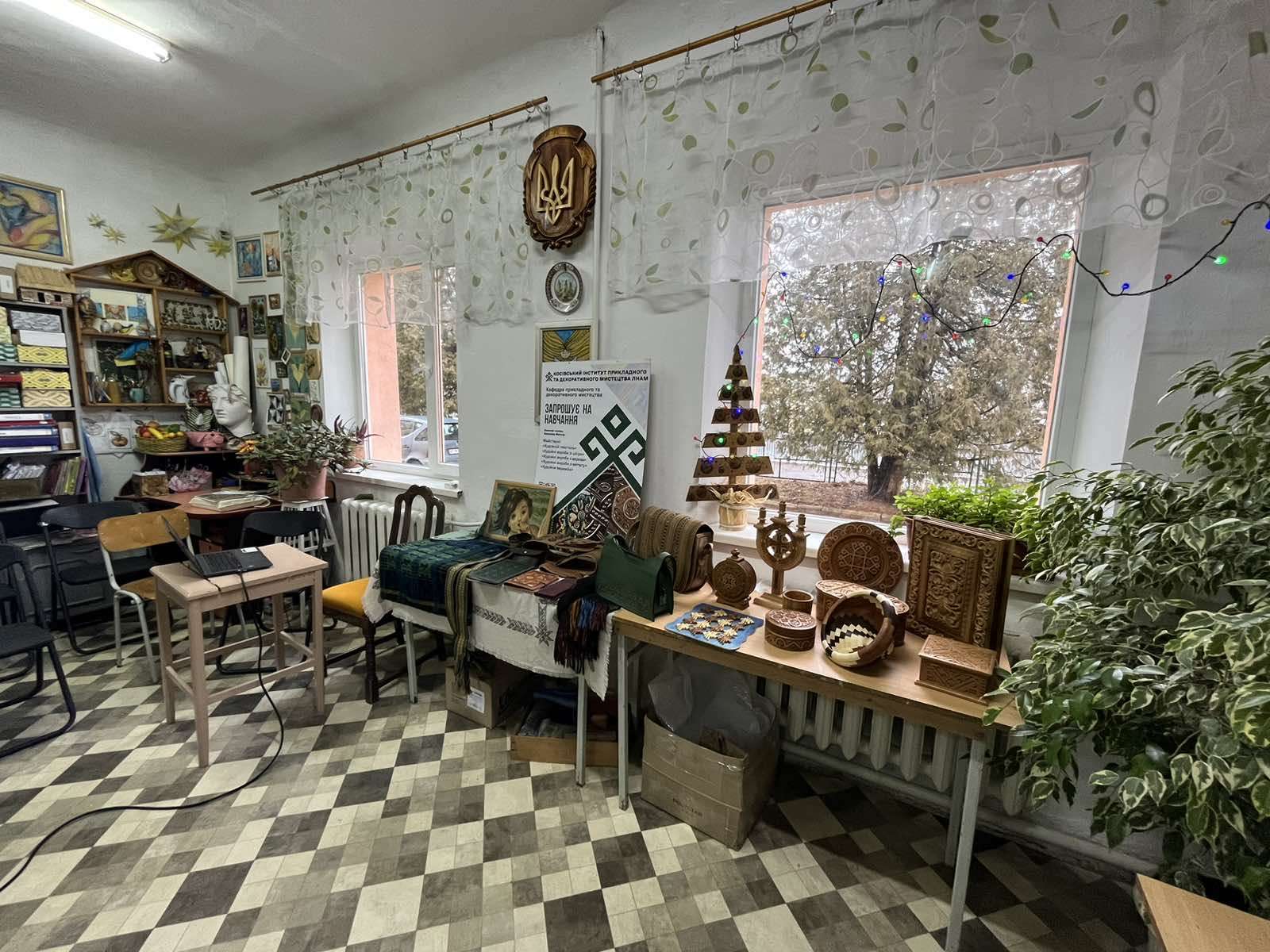 Vykladachi Ta Majstry Vidvidaly Hudozhniyo Remisnychu Shkolu V Misti Otynija